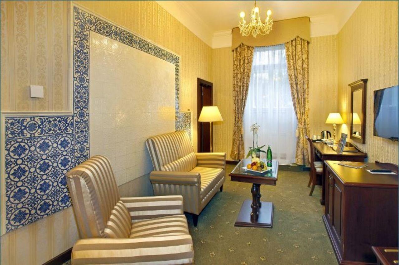 Ensana Nove Lazne Hotel มาเรียอานซเกลาซนี ภายนอก รูปภาพ
