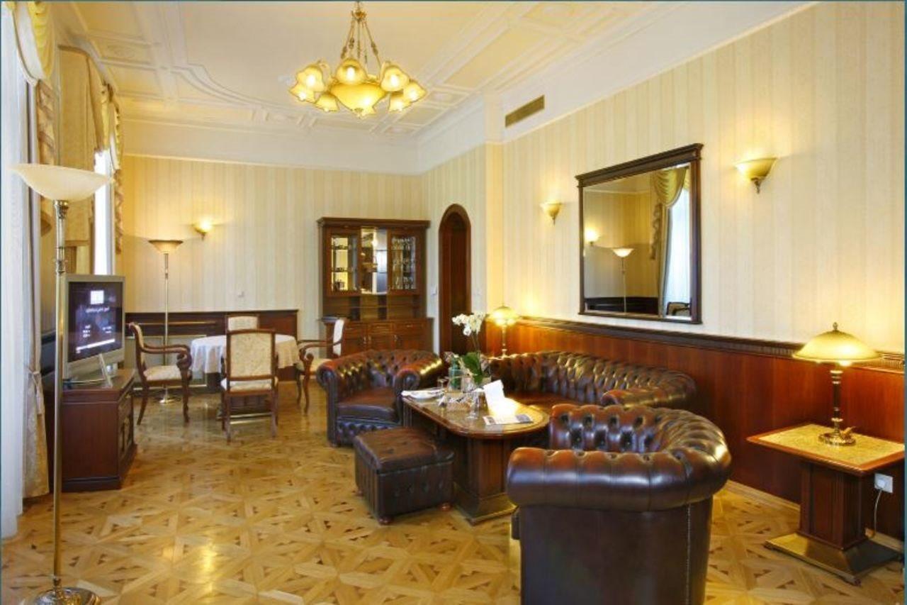 Ensana Nove Lazne Hotel มาเรียอานซเกลาซนี ภายนอก รูปภาพ