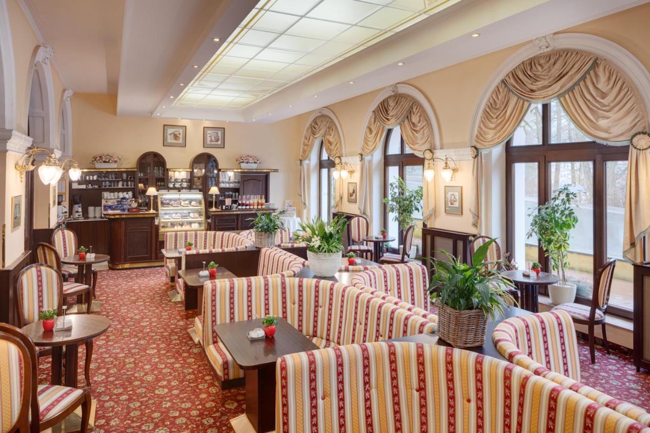 Ensana Nove Lazne Hotel มาเรียอานซเกลาซนี ภายนอก รูปภาพ