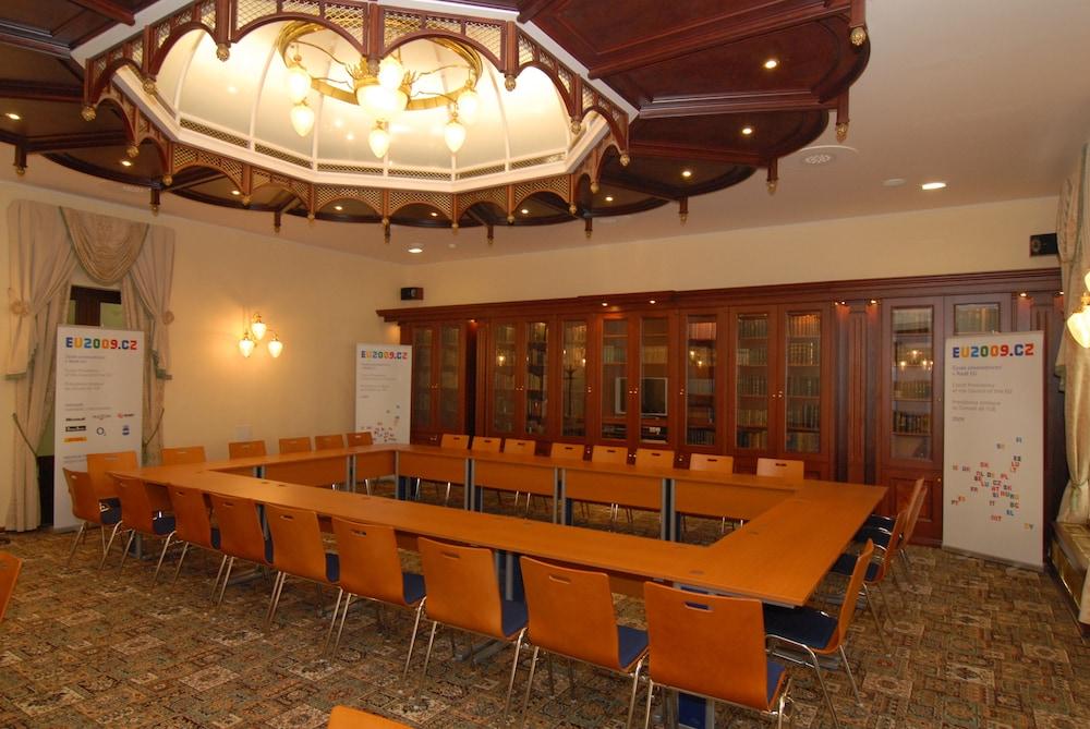 Ensana Nove Lazne Hotel มาเรียอานซเกลาซนี ภายนอก รูปภาพ