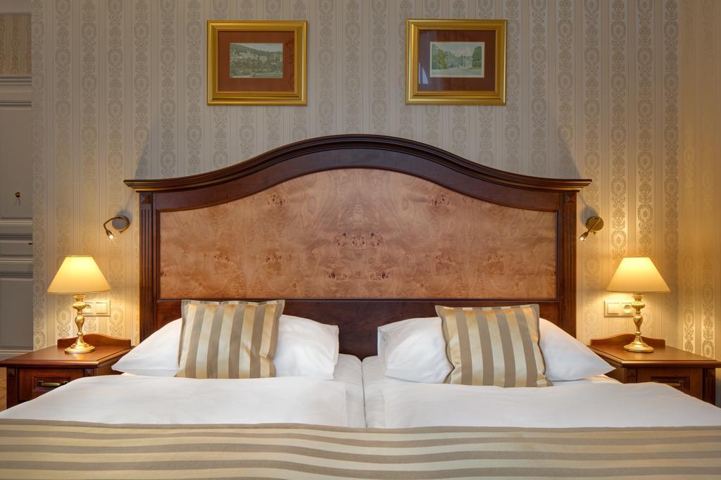 Ensana Nove Lazne Hotel มาเรียอานซเกลาซนี ภายนอก รูปภาพ
