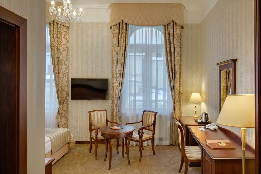Ensana Nove Lazne Hotel มาเรียอานซเกลาซนี ภายนอก รูปภาพ