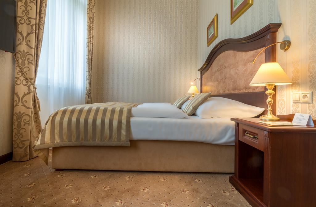 Ensana Nove Lazne Hotel มาเรียอานซเกลาซนี ภายนอก รูปภาพ