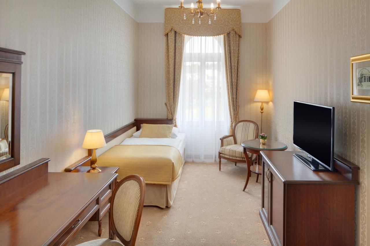 Ensana Nove Lazne Hotel มาเรียอานซเกลาซนี ภายนอก รูปภาพ